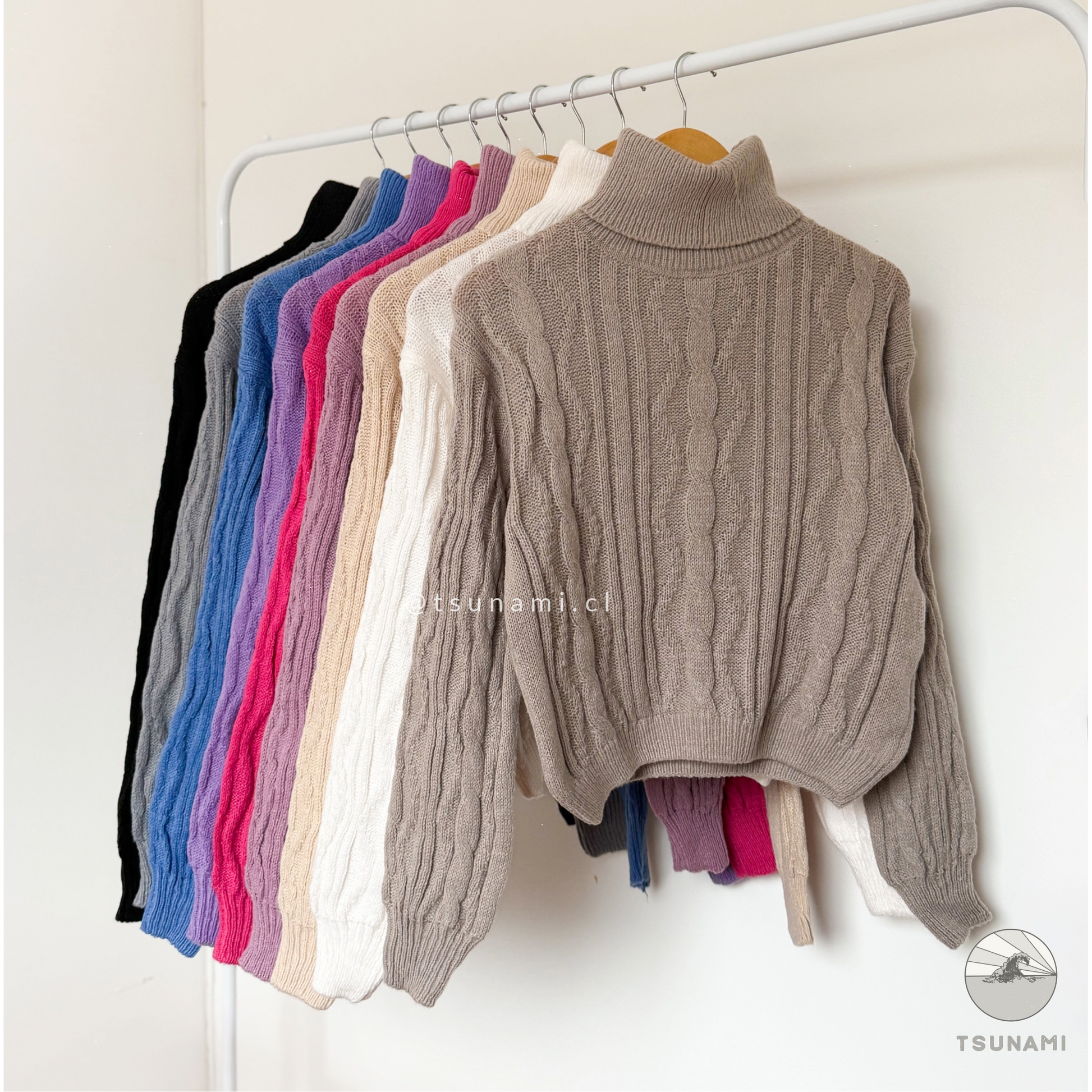 Suéter tejido cuello alto color cafe claro, clásico y cómodo para otoño invierno Tsunami Tendencia