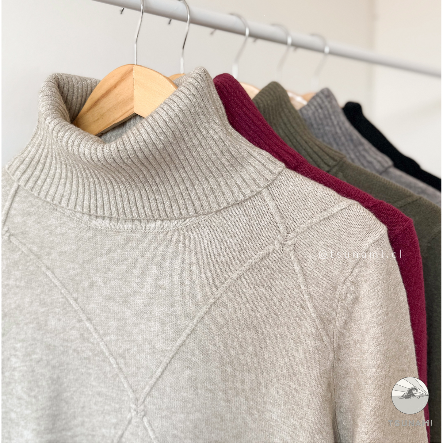 Sueter tejido rombos con cuello alto