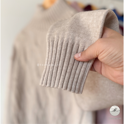 Sueter diseño entrelazado con cuello alto