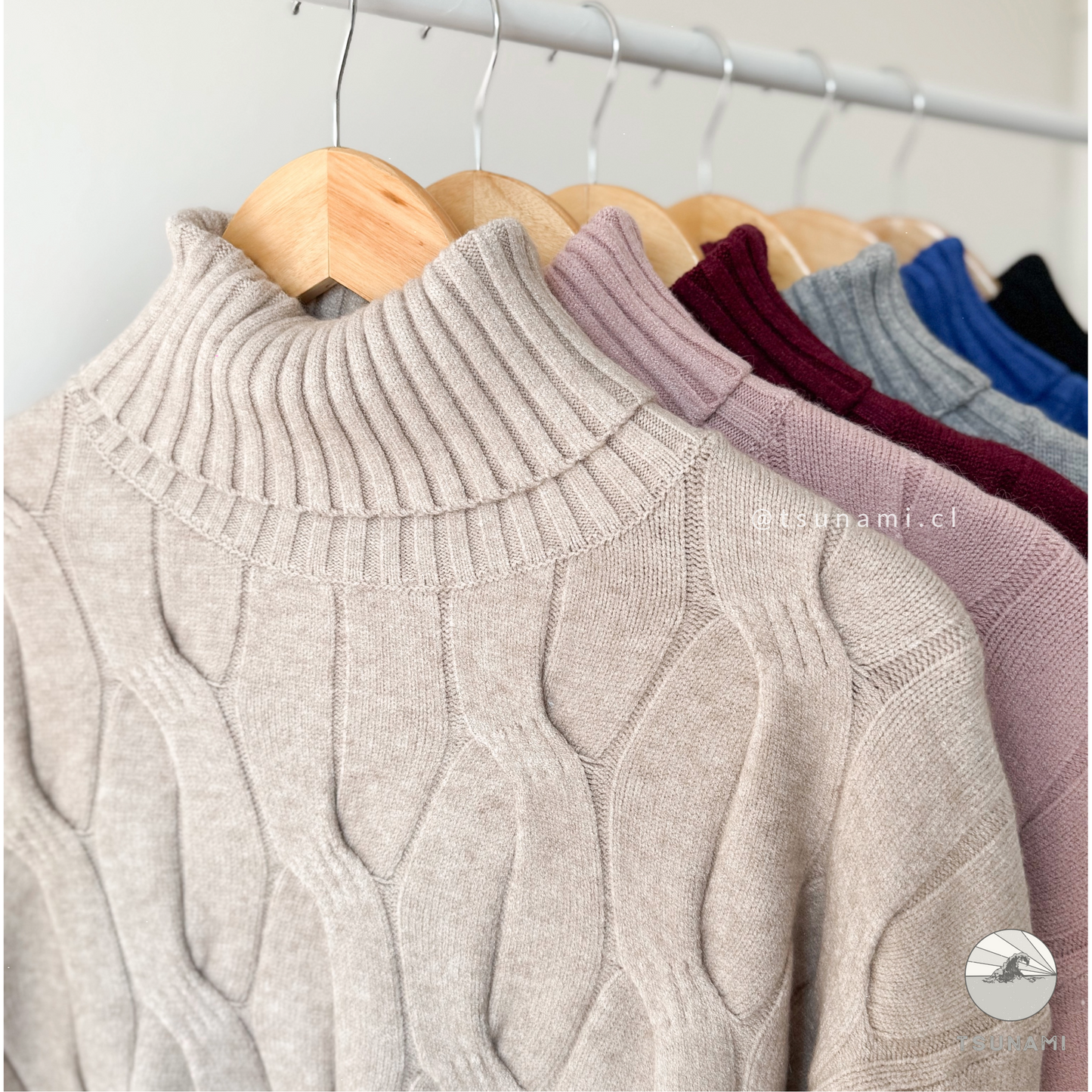 Sueter diseño entrelazado con cuello alto