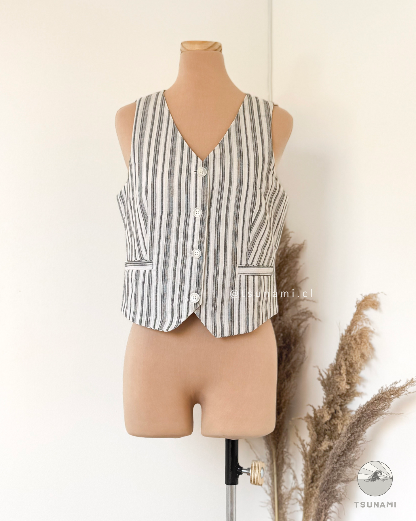 Vest con líneas tipo lino