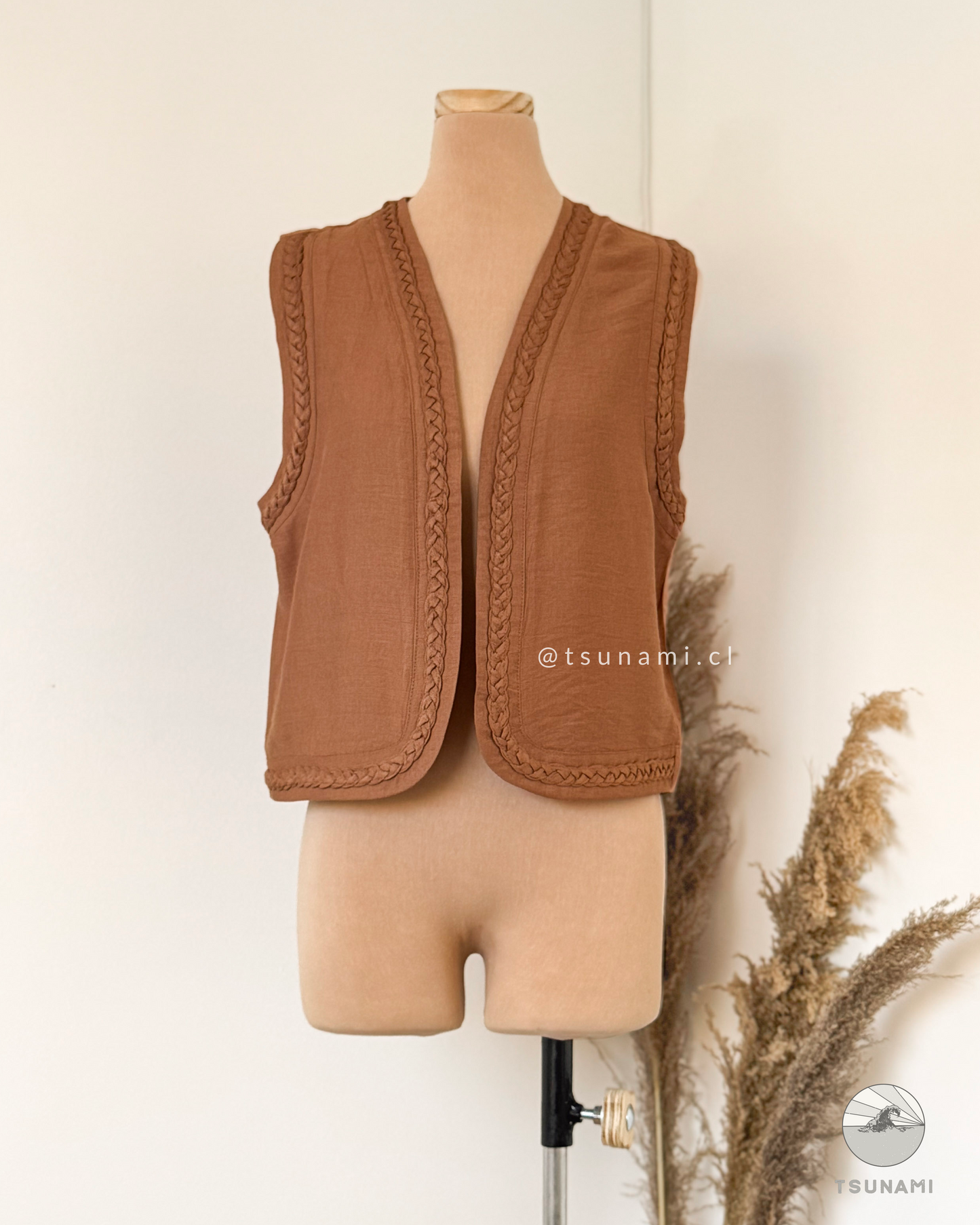 Vest tapado con borde trenzado