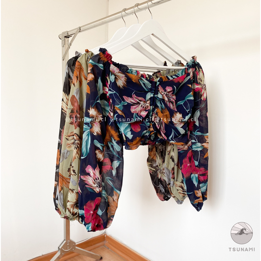Top floreado broches