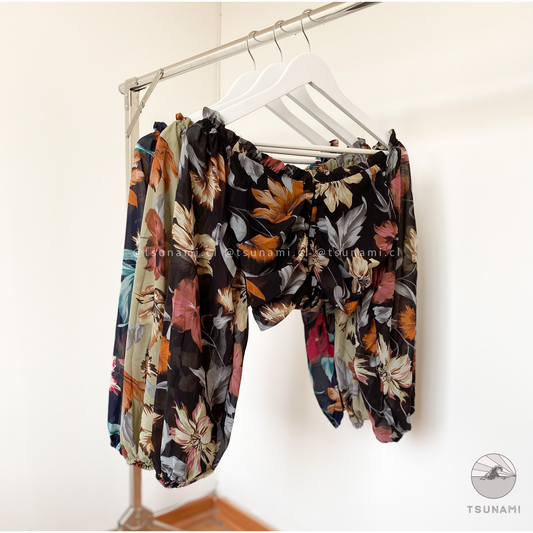 Top floreado broches