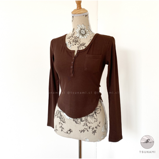 Top con bolsillo y botones